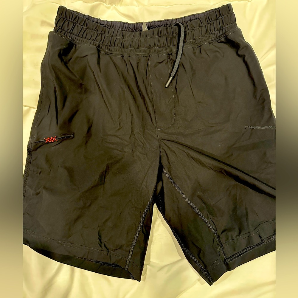 Rhone Versatility shorts 9 inch with liner. Size small excellent condition.